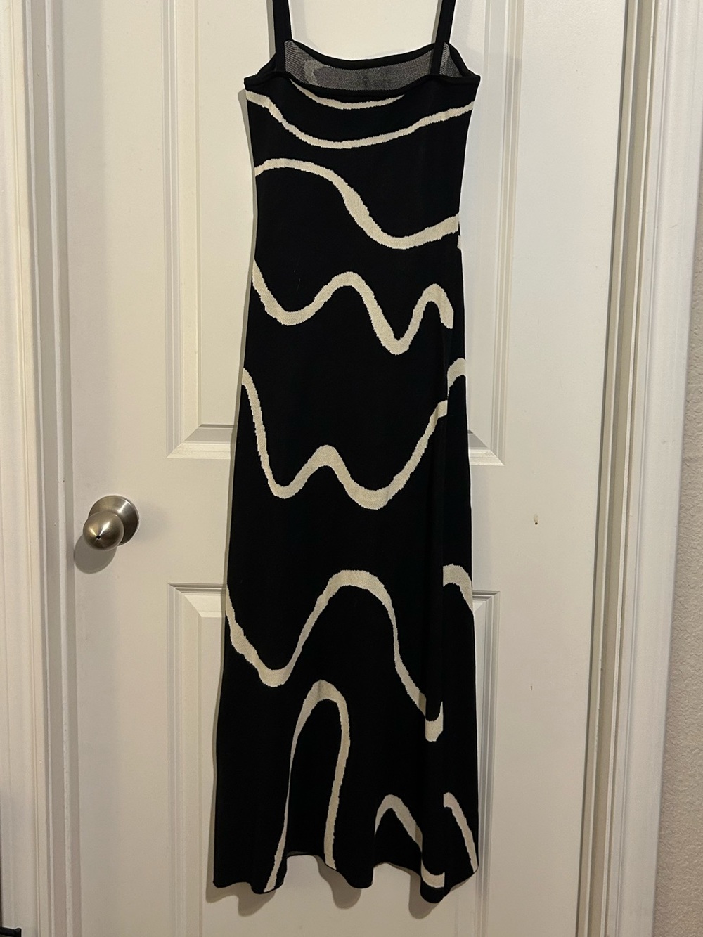 Wavy Print Knit Midi Dress - Picture 4 of 6